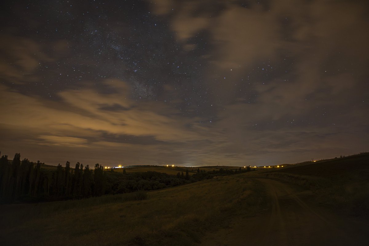 Şuraya da yaz ayında bu kadar bulut arasından kendini göstermeye çalışan bir samanyolu çizelim 📸❤️
Ağaçören / Aksaray