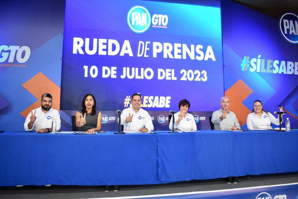 MariferGTO's tweet photo. Arranco con mucho ánimo esta semana de mucho trabajo, participando en la rueda de prensa del @PANGuanajuato ⚪️🔵  

Que sea para todas y todos una gran semana, saludos! ✌🏼 https://t.co/hnw1iSImPM
