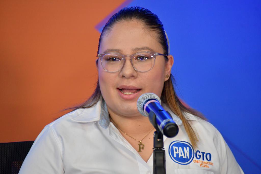 MariferGTO's tweet photo. Arranco con mucho ánimo esta semana de mucho trabajo, participando en la rueda de prensa del @PANGuanajuato ⚪️🔵  

Que sea para todas y todos una gran semana, saludos! ✌🏼 https://t.co/hnw1iSImPM