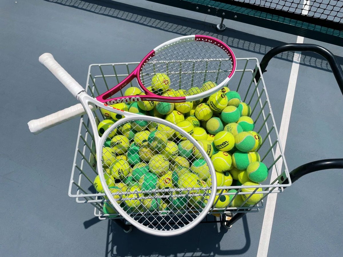 Erin3210's tweet image. 🎾📷 On the tennis court, we can release unlimited energy. Nimble feet running around the court, swinging the racket to hit the ball, every swing and return is a release 📷📷#tenniscour#tennisracket#tennisgame#tennisrules #serve #balanceskills #philadelphia