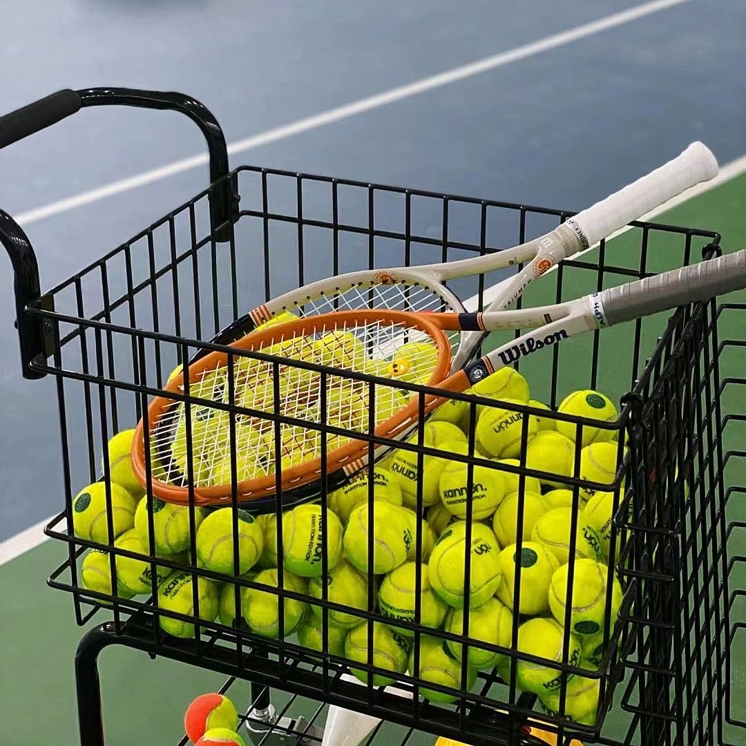Erin3210's tweet image. 🎾📷 On the tennis court, we can release unlimited energy. Nimble feet running around the court, swinging the racket to hit the ball, every swing and return is a release 📷📷#tenniscour#tennisracket#tennisgame#tennisrules #serve #balanceskills #philadelphia