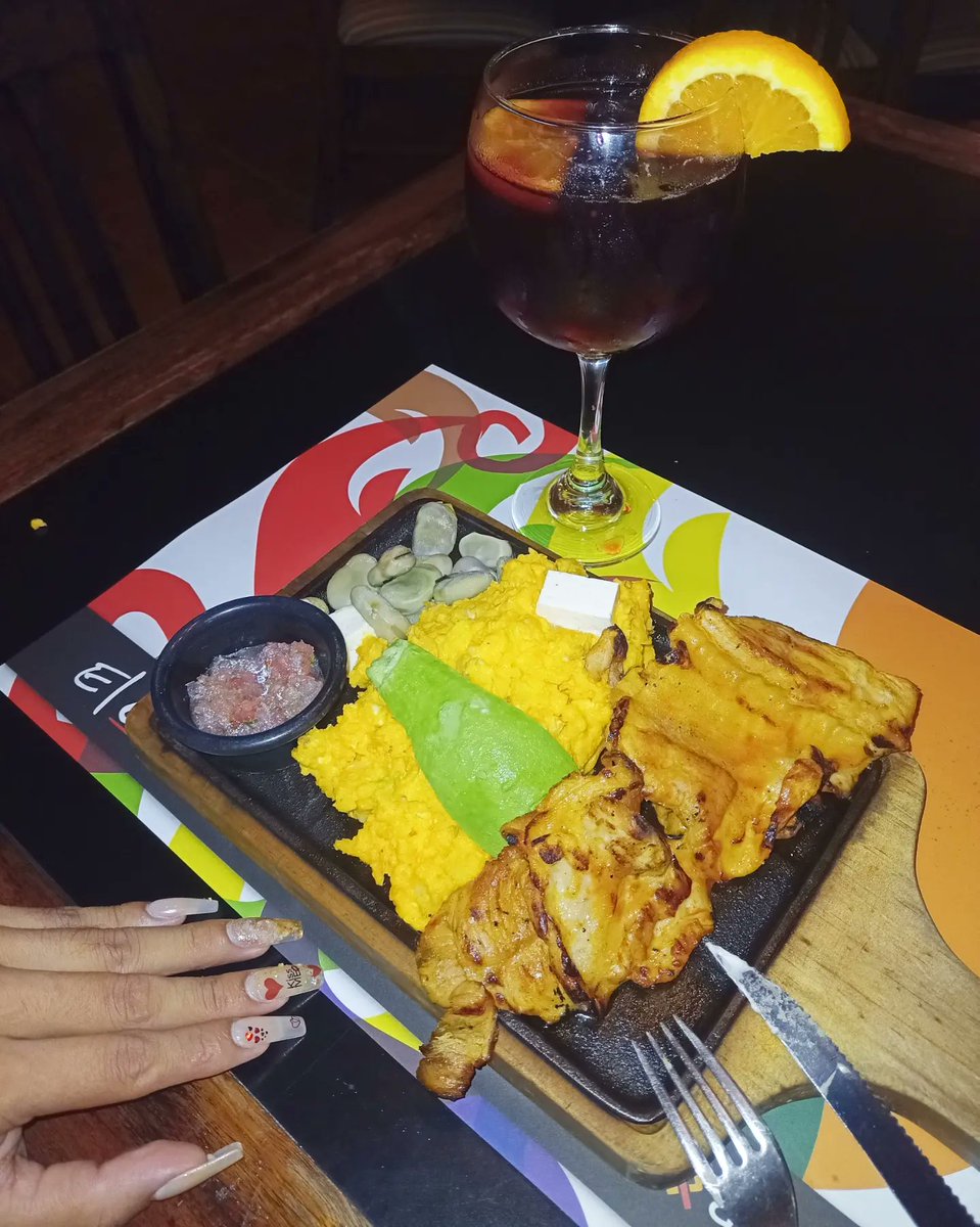 RoxanaAndreaBas's tweet photo. Disfrutando de un platillo cuencano 🍽😋
#selfie #selfietime #cena #restaurant #cuencacity #cuencaecuador #cuenca #ecuador #viajar #amorproprio #linda #hermosasmujeres #chicaslindas #mujerestrans #transEcuador🇪🇨 #translatina #transbeauty #travestislindas #shemales #loveshemales https://t.co/OcPWa8lqLj