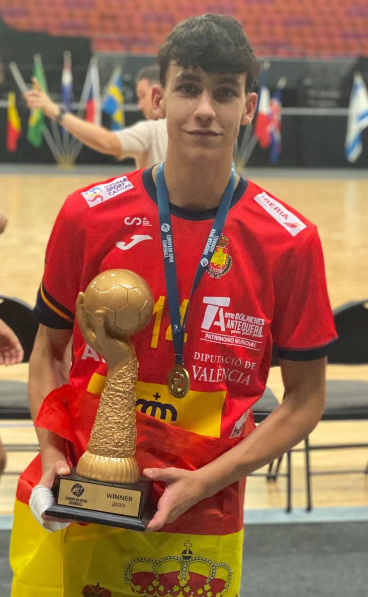 pleonesafcb's tweet photo. CAMPEÓN DE EUROPA SUB’17 😍👏🏻

No podemos estar más orgulloso de Sergio Sánchez Vidan, tantas veces disfrutando con la @pleonesafcb y ahora ganador de la EHF Euro Open 2023 con la selección española 🔝 https://t.co/NtvtSIIR86