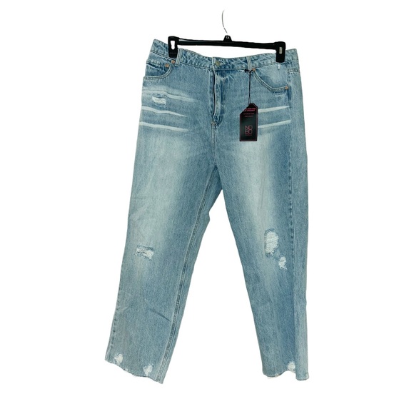 So good I had to share! Check out all the items I'm loving on <a href="/Poshmarkapp/">Poshmark</a> #poshmark #fashion #style #shopmycloset #jeffreycampbell #athleta #noboundaries: posh.mk/6HzrpyzskBb