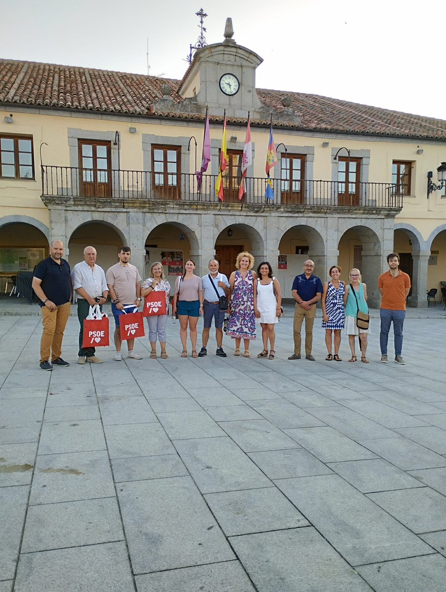 PSOEdeSegovia's tweet photo. 🌹Continuamos recorriendo la provincia, escuchando y proponiendo. Hoy, Diálogo sobre Reto Demográfico en #Arcones y visita a #Villacastín
#EspañaAvanza
#SegoviaAvanza
#VotaPSOE https://t.co/d8AV38kmFB