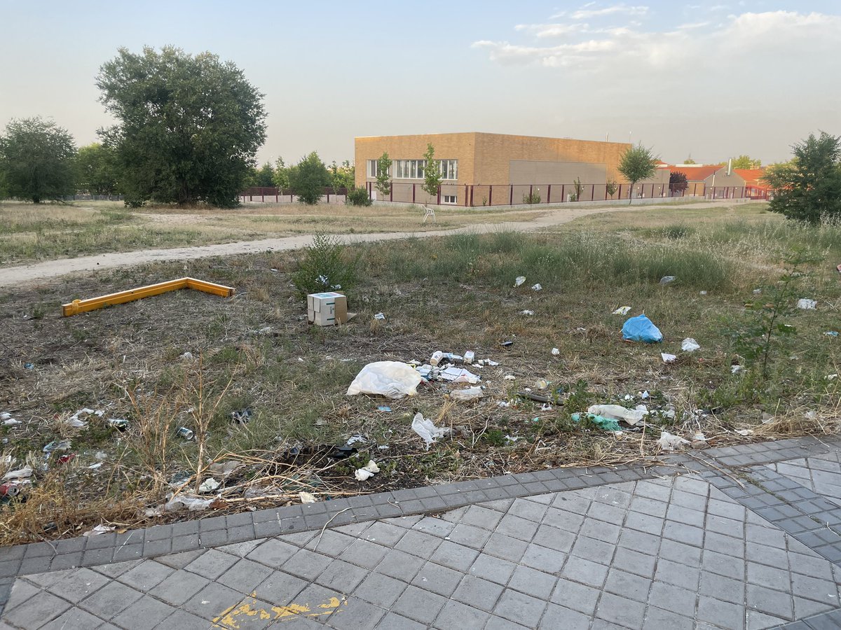 Fran7510's tweet photo. @marecuencopp @AytoLeganes @ppleganes @ppopular @ppmadrid @PPAsamblea Se pueden pasar por Vereda?? https://t.co/nUlSUKyxtL