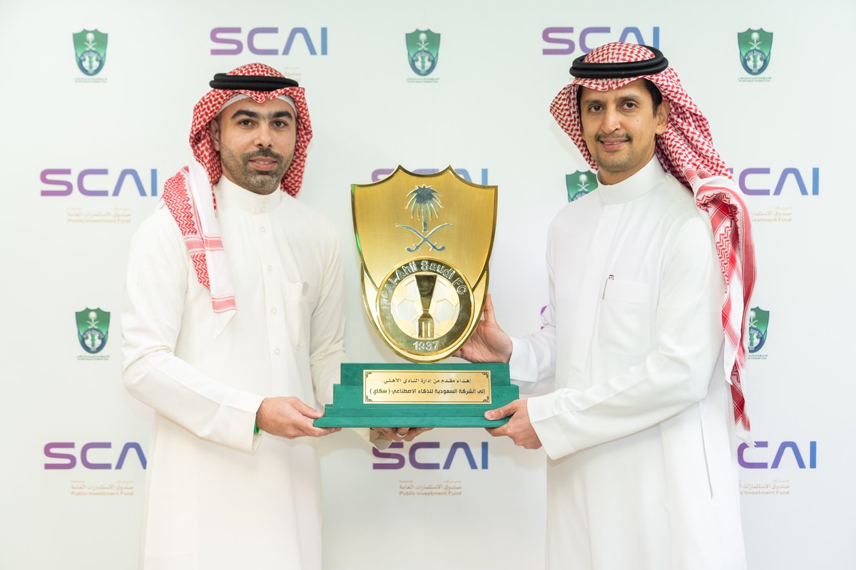 ALAHLI_FC's tweet photo. ✍️📸 جانب من توقيع اتفاقية رعاية الشركة السعودية للذكاء الاصطناعي (سكاي)
@SCAI_AI
#نلعب_بذكاء
#PlayingSmarter https://t.co/pMsVUtWDq1