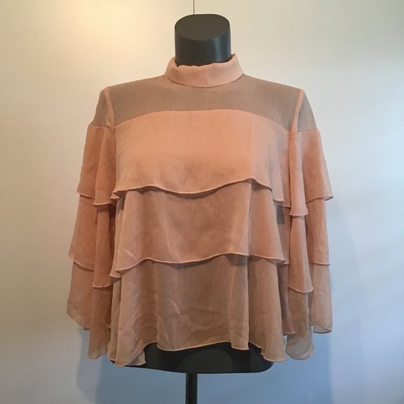 alpaine's tweet photo. So good I had to share! Check out all the items I'm loving on @Poshmarkapp from @all_Cdn_girl #poshmark #fashion #style #shopmycloset #zara #hudsonsbay: https://t.co/oXEyyzr45n https://t.co/IUkyIClUTQ