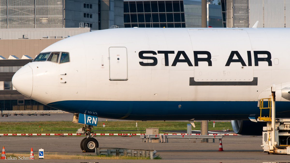 Maersk Air Cargo / Boeing 767-200F / OY-SRN / ZRH - 10.7.23

#AvGeek #planespotting #planes #planespotter #aviation #aviationphotography #spotting #ZRH #ZRHAirport #ZRHmovements #boeing #b762 #oysrn #maerskair #starair
