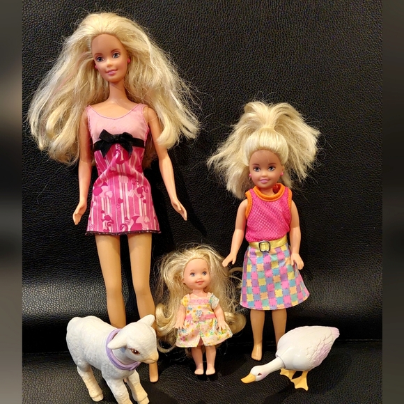 zinniahoney's tweet photo. So good I had to share! Check out all the items I'm loving on @Poshmarkapp from @JessicaJeanC #poshmark #fashion #style #shopmycloset #barbie #lei: https://t.co/hcojn2Ei6p https://t.co/i4KVwhq0wy