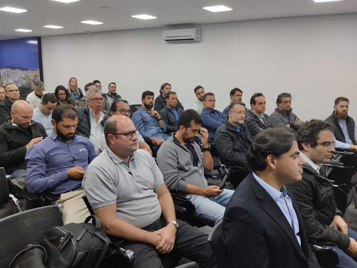 Sinduscon_MG's tweet photo. Cerca de 40 loteadores e desenvolvedores urbanos participaram da reunião das Comissões de Loteamentos e de Meio Ambiente do Sinduscon-MG, em conjunto com a Aelo-MG. Realizado no auditório da CMI Secovi-MG, o evento contou com a presença do presidente da Copasa, Guilherme Duarte. https://t.co/53xQnKQIeq