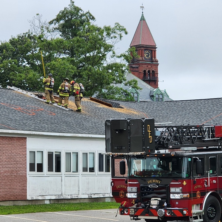 Pinkerton_NH's tweet photo. It seems that members of the Derry Fire Department may be the Social Studies Wing's last students. Over the weekend, they conducted training drills in the building ahead of its demolition -- a place of learning to the end.
#TogetherWeArePinkerton #DerryFire #DFD https://t.co/R6ZhJGkzHs