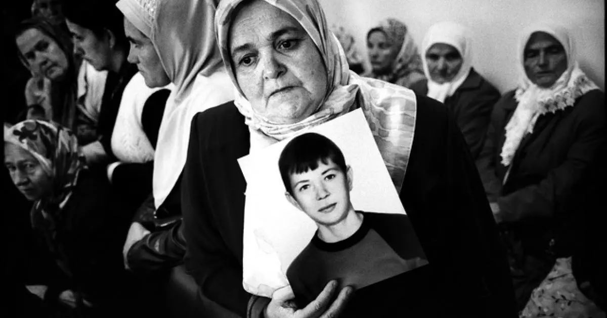 BosnianHistory's tweet photo. Scenes from hell.

#SrebrenicaGenocide ▪️ https://t.co/BMbArfEGrC