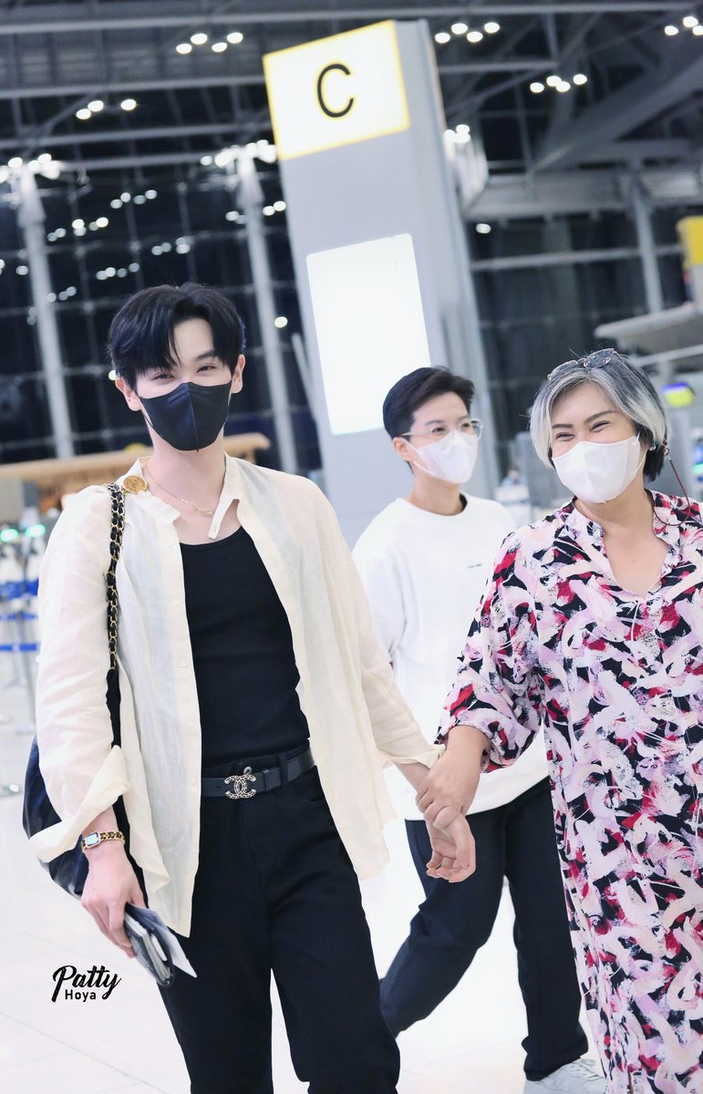 pattyhoya1991's tweet photo. น้องนาย &amp; มัมมี้ 😚
#นายท่านกรชิต 
#GaoQingchen #高卿尘 @naninenai99 https://t.co/FI69qGXFDc