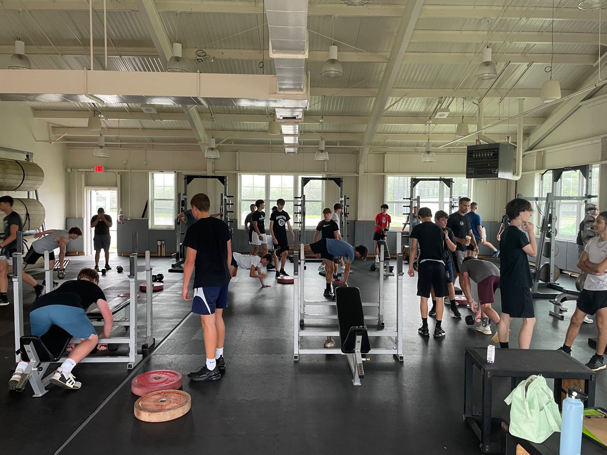 Great to see our athletes getting after it on Day 1 of summer training. <a href="/MBPIAthletes/">Coach Bruninghaus</a> <a href="/mrjardin_PSHS/">John Jardin</a> @fru_pshs <a href="/PSHS_hockey/">PSHS Hockey</a>