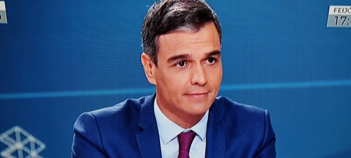 CanaverasSofia's tweet photo. #GanaPedro 
Y tener que aguantar a un #MentirosoFeijoo tiene su mérito.
#Avanzar solo con @PSOE 
@sanchezcastejon  🗳️🌹🌹 https://t.co/GAaYRdq3Mr