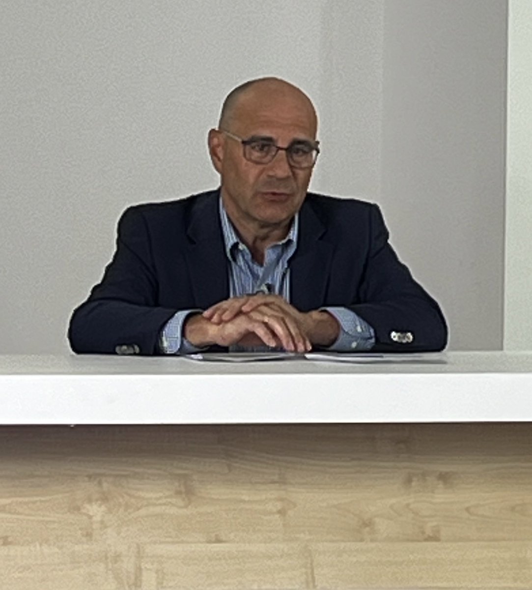 sehh_es's tweet photo. #CLAVESenLM @DrMCanales @ClinicaNavarra explica el estudio LYMA presentado en #EHA2023 https://t.co/gbdoXceJ7b