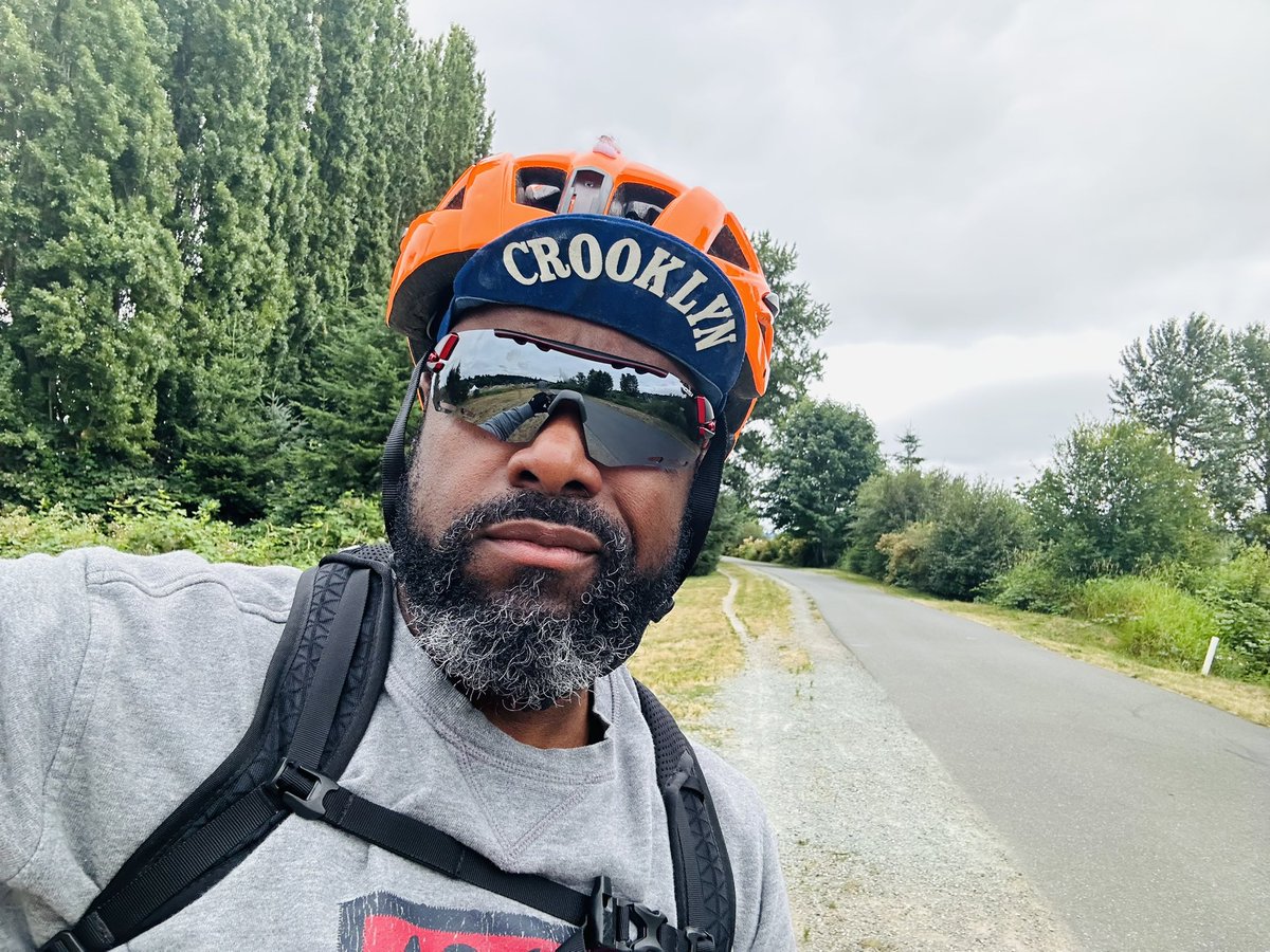 This morning I got on my bike because I’m fucking awesome….also check my pinned tweet and help me fight cancer 🙏🏿🧡