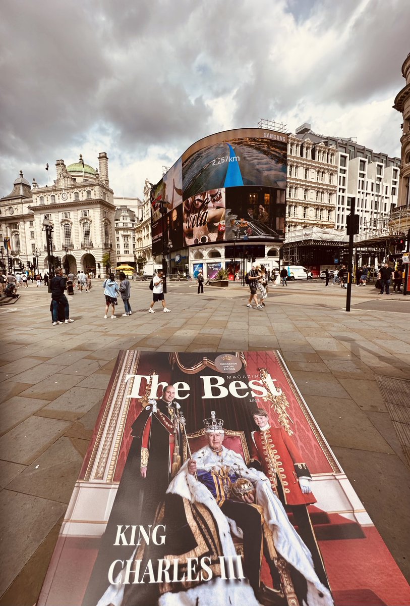DuvenAlpaslan's tweet photo. The Best Magazine
#thebestmagazine
@MayorofLondon
@voguemagazine
@CosmopolitanUK
#magazine
#people
#uk
#piccadillyCircus https://t.co/KHbK4D8s5W