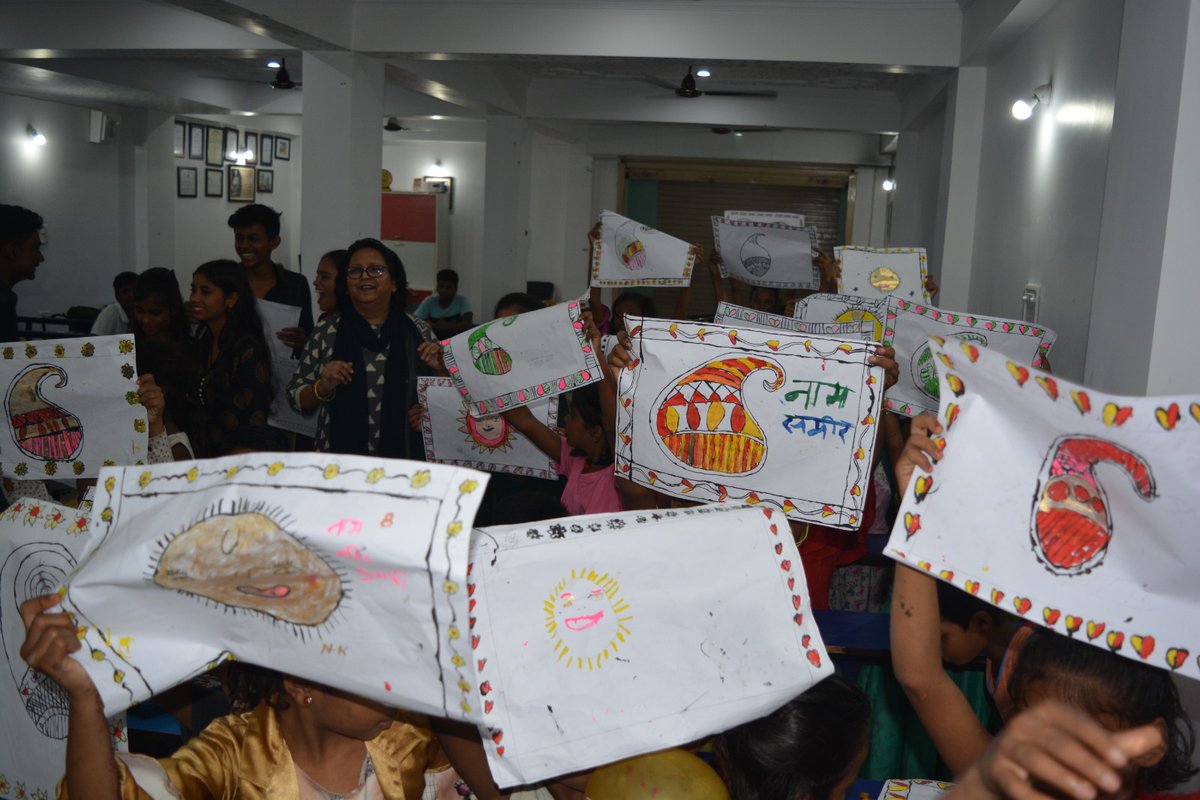 BharatSabal's tweet photo. Madhubani painting workshop organised by @BharatSabal at patna
#upcm #bihar #bihargovernment #biharcm #biharnews 
#upgovt #painting #drawing #NGO4Education https://t.co/KAUwdV31Qy