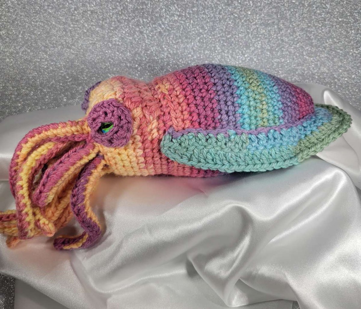 eldritch_stitch's tweet photo. 🧶🧶 Excited to share the latest additions to my #etsy shop: #handmade #crochet Large Bright Rainbow Cuttlefish 🐙 🐙 #rainbow #cuttlefish #stuffedanimal #plushies #ocean #squid #toys #amigurumi

🔗https://t.co/Qys1Sy2sZo https://t.co/tFiUI0zyVX