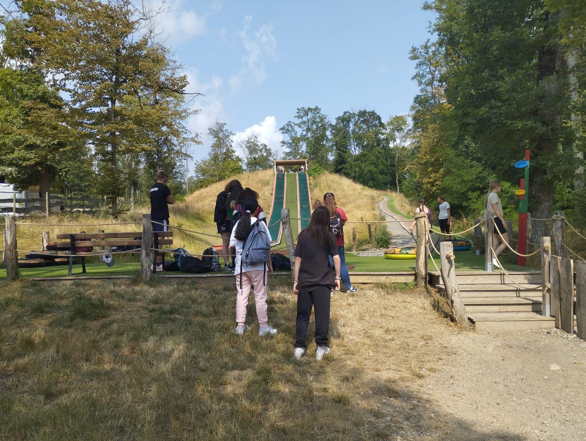 ClgCpe's tweet photo. Journée #EcoleOuverte à @Parc_POKEYLAND aujourd’hui avec @clgBouligny 🦊

On part à l’aventure entre baroudeurs et explorateurs, les élèves ont profité des multi-activités proposées toute la matinée !

#Courage #DépassementDeSoi https://t.co/HfJjXcsV0I