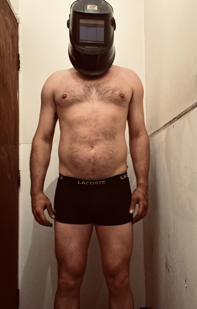 MikeRowdik's tweet photo. Not felt like taking a selfie for ages. Feel like I’m getting a #dadbod without being a dad ha

So, this is me. At work. With my overalls off. 

Maybe posting this will encourage me to get back to the gym 💪🤞 https://t.co/Epxf74yGgY