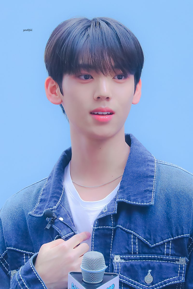 070320yj's tweet photo. 230703 #제로베이스원 #ZB1 #한유진
너의 청춘을 여전히 응원해 https://t.co/tWJpMP1LLC