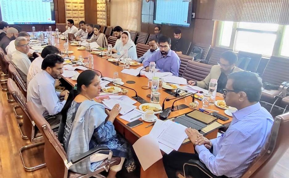jkrddpr's tweet photo. Significant updates from the high-level meeting chaired by #UnionSecretary, #MoRD in #JK: 2 lakh works completed under #MGNREGA, focus on #AmritSarovars & #SBMG; 199,550 additional houses sanctioned under #PMAY_G; progress of #HIMAYAT #UMEED #SAGY & #RURBAN discussed - #J&K https://t.co/mPZbpYUnWI