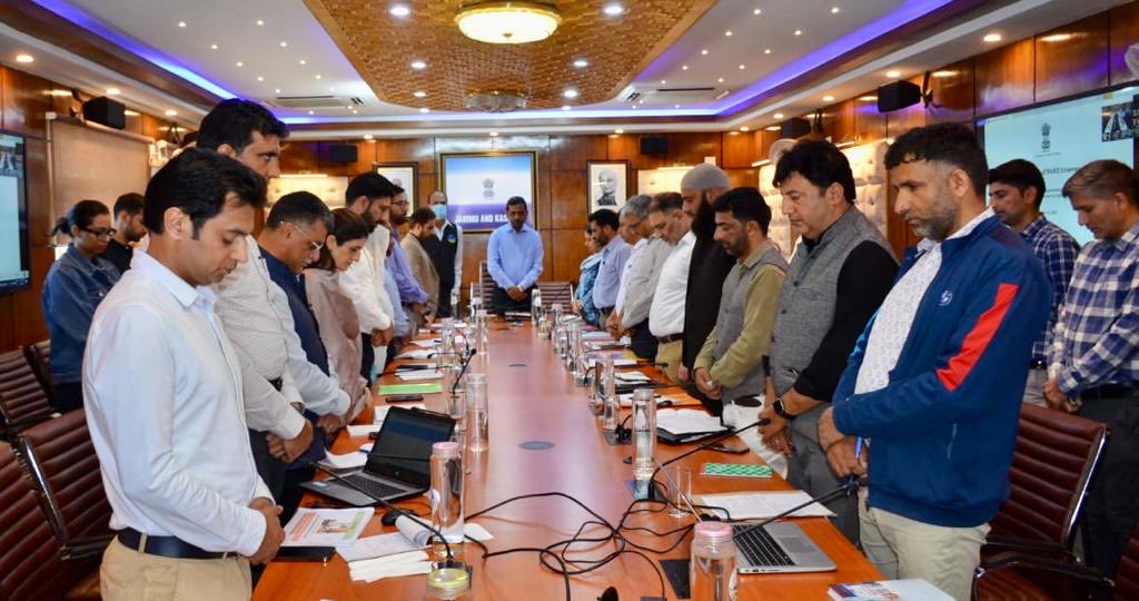 jkrddpr's tweet photo. Significant updates from the high-level meeting chaired by #UnionSecretary, #MoRD in #JK: 2 lakh works completed under #MGNREGA, focus on #AmritSarovars & #SBMG; 199,550 additional houses sanctioned under #PMAY_G; progress of #HIMAYAT #UMEED #SAGY & #RURBAN discussed - #J&K https://t.co/mPZbpYUnWI
