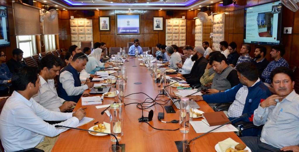 jkrddpr's tweet photo. Significant updates from the high-level meeting chaired by #UnionSecretary, #MoRD in #JK: 2 lakh works completed under #MGNREGA, focus on #AmritSarovars & #SBMG; 199,550 additional houses sanctioned under #PMAY_G; progress of #HIMAYAT #UMEED #SAGY & #RURBAN discussed - #J&K https://t.co/mPZbpYUnWI