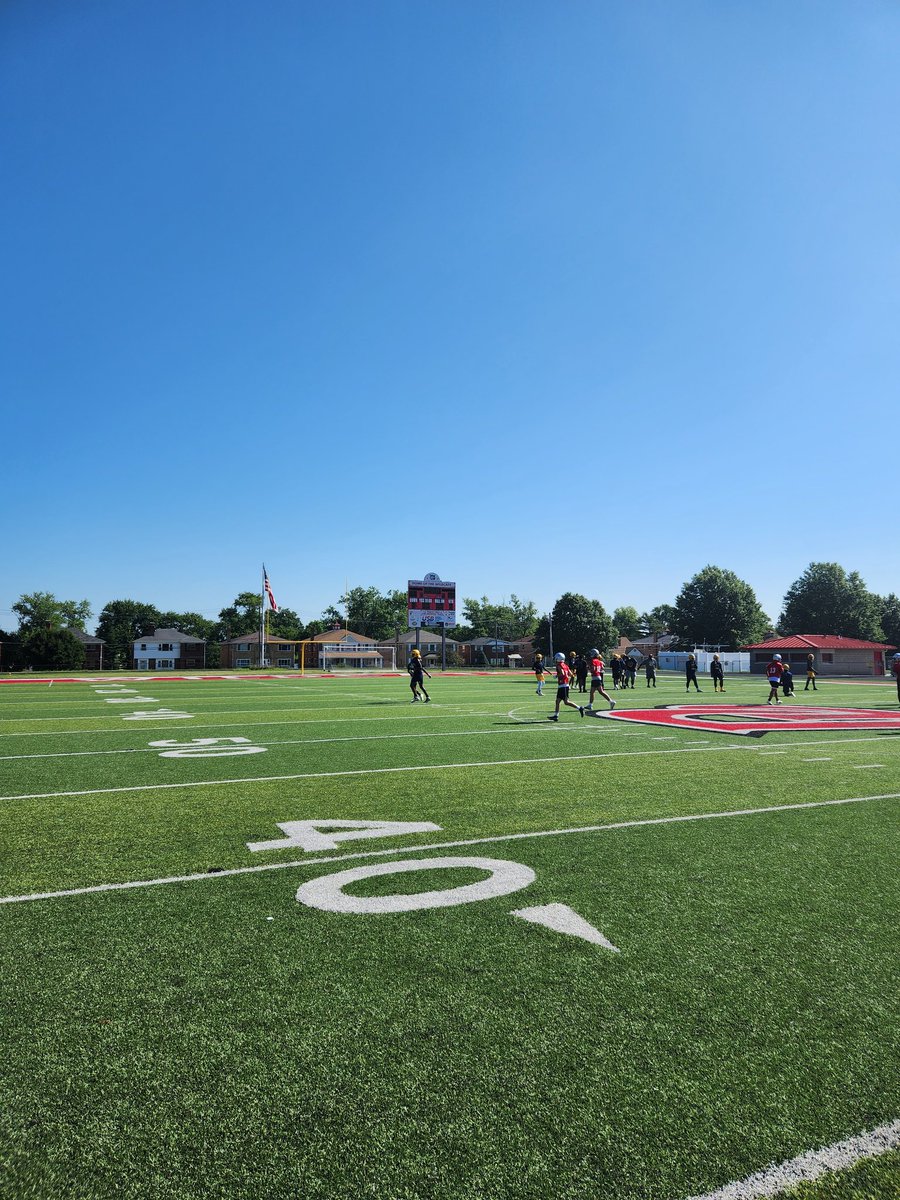 Appericate @CoachWardDHS for tipping me to <a href="/DP_Athletics/">Deer Park Athletics</a> 7v7 today! <a href="/caljeezy/">calvin johnson</a>, I appreciate the hospitality! Lots of good ball today! @BattlerSprintFB