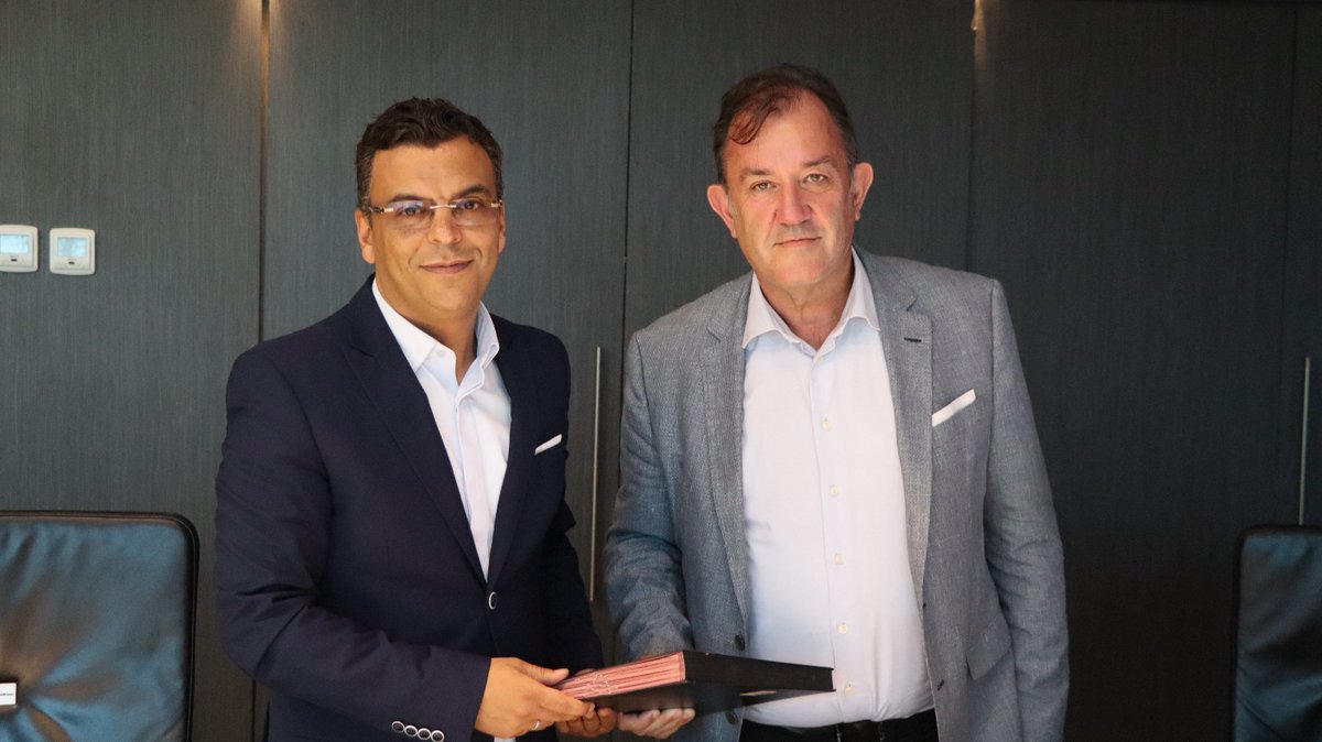 Thierry Millet (@millet_thierry) on Twitter photo Très heureux de signer aujourd’hui avec Nejib Kasraoui la convention qui prolonge le partenariat entre le Festival International de Hammamet et <a href="/OrangeTN/">Orange Tunisie</a> , une édition 2023 très attendue ! <a href="/orangeafrica/">Orange Africa & Middle East</a> <a href="/inesHAMADI3/">Ines HAMADI</a> Très heureux de signer aujourd’hui avec Nejib Kasraoui la convention qui prolonge le partenariat entre le Festival International de Hammamet et <a href="/OrangeTN/">Orange Tunisie</a> , une édition 2023 très attendue ! <a href="/orangeafrica/">Orange Africa & Middle East</a> <a href="/inesHAMADI3/">Ines HAMADI</a>