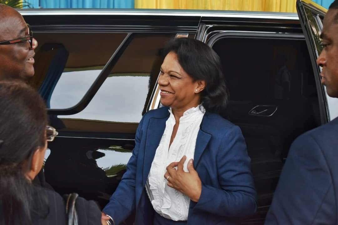 🇨🇺 🤝 🇧🇸 Vice Primera Ministra cubana Inés Maria Chapman asiste a Festejos por el Aniversario 50 de la independencia de Las Bahamas. #Cuba