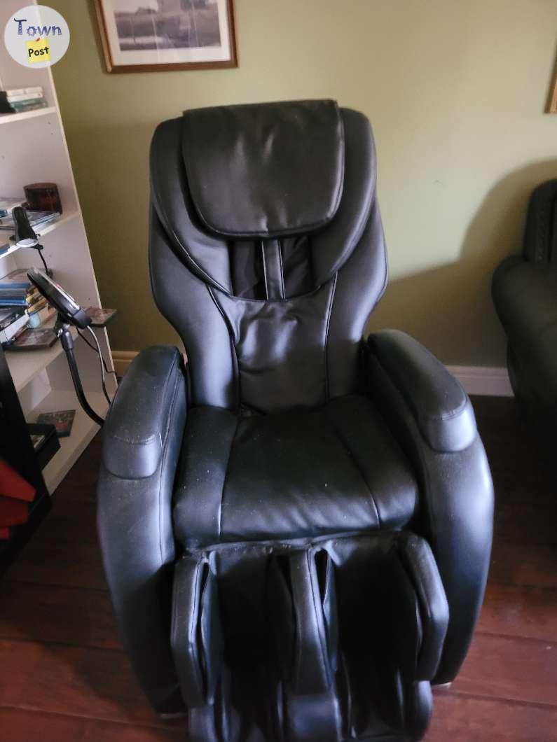 townpost's tweet image. Massage Chair: Amazing Chair, but my husband broke his back and can't use anymore. 8 months old. in Drayton Valley townpost.ca/marketplace/dr…
