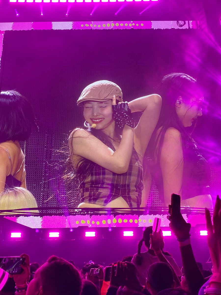pop! nayeon u will always be famous

#TWICE_5TH_WORLD_TOUR_IN_ATLANTA #READYTOBE_IN_ATLANTA #TWICEinAtlanta #TWICE #NAYEON
