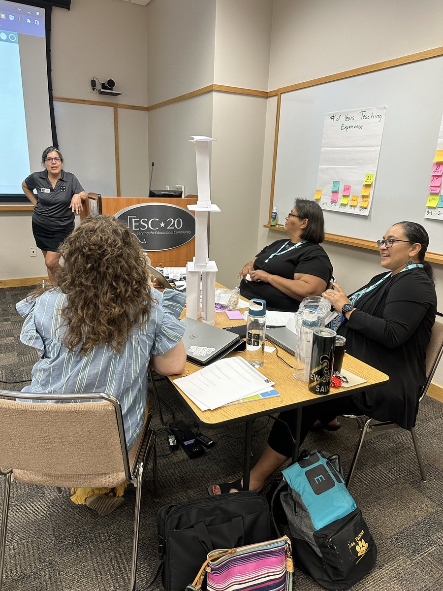 It’s a great start to the week with our problem solving process in #CSDiscoveries @TeachCode @WTCS @ESCRegion20 building and iterating our paper tower designs