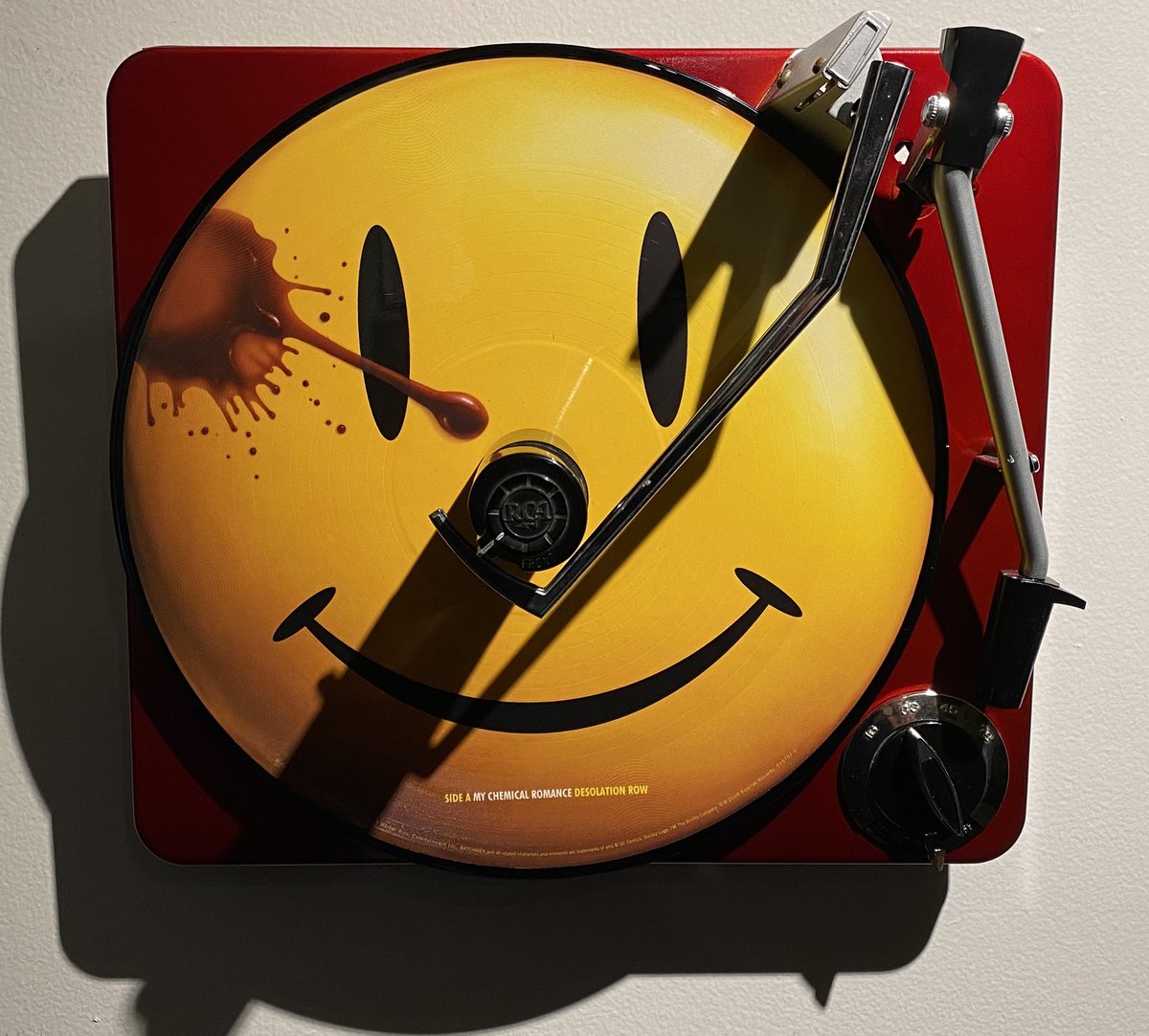 McDashar321's tweet photo. Thought that I would change my picture disc exhibition with the Watchman disc. How cool! #vinyl #vinylcollection #allpicturediscaregoodfor #neverplay https://t.co/OE4wfF4VPS