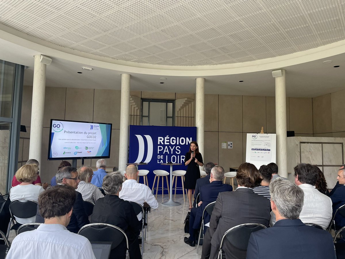 C_MORANCAIS's tweet photo. Lancement de la démarche #GoCO2 aujourd’hui à l’hôtel de région, avec l’objectif de capter 75% des émissions industrielles du grand ouest.
Fière de ces industriels français qui portent l’un des projets les plus ambitieux pour la #décarbonation de notre territoire !
Nos entreprises : moteurs de la #TransitionEcologique.