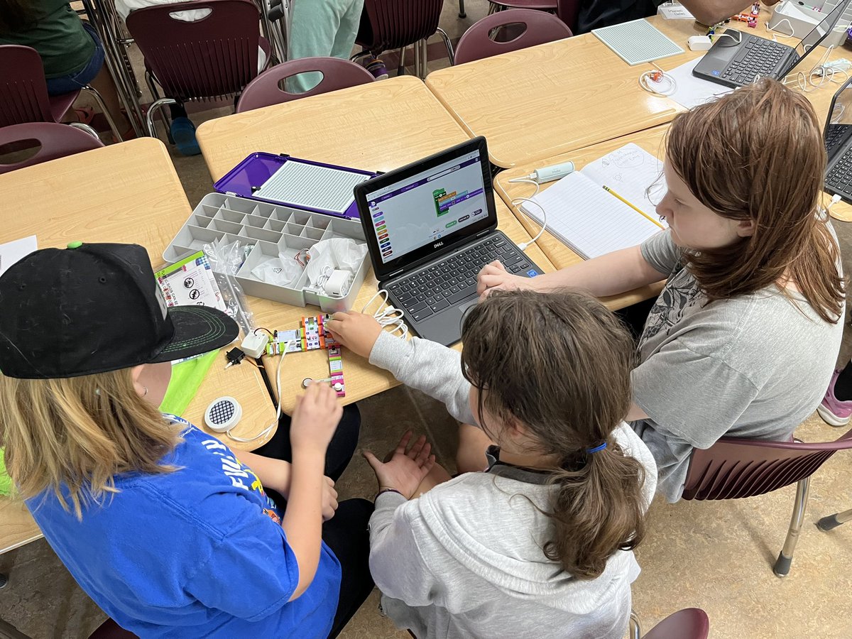 MrsRaughsClass's tweet photo. First day of coding camp was an exploration day! Students were able to learn about 3 different types of coding and ranked all 3 at the end of the day. Tomorrow they’ll dive in to one and make their own project #TheMagicofLearning #LittleBits https://t.co/fRDc4MWsjG