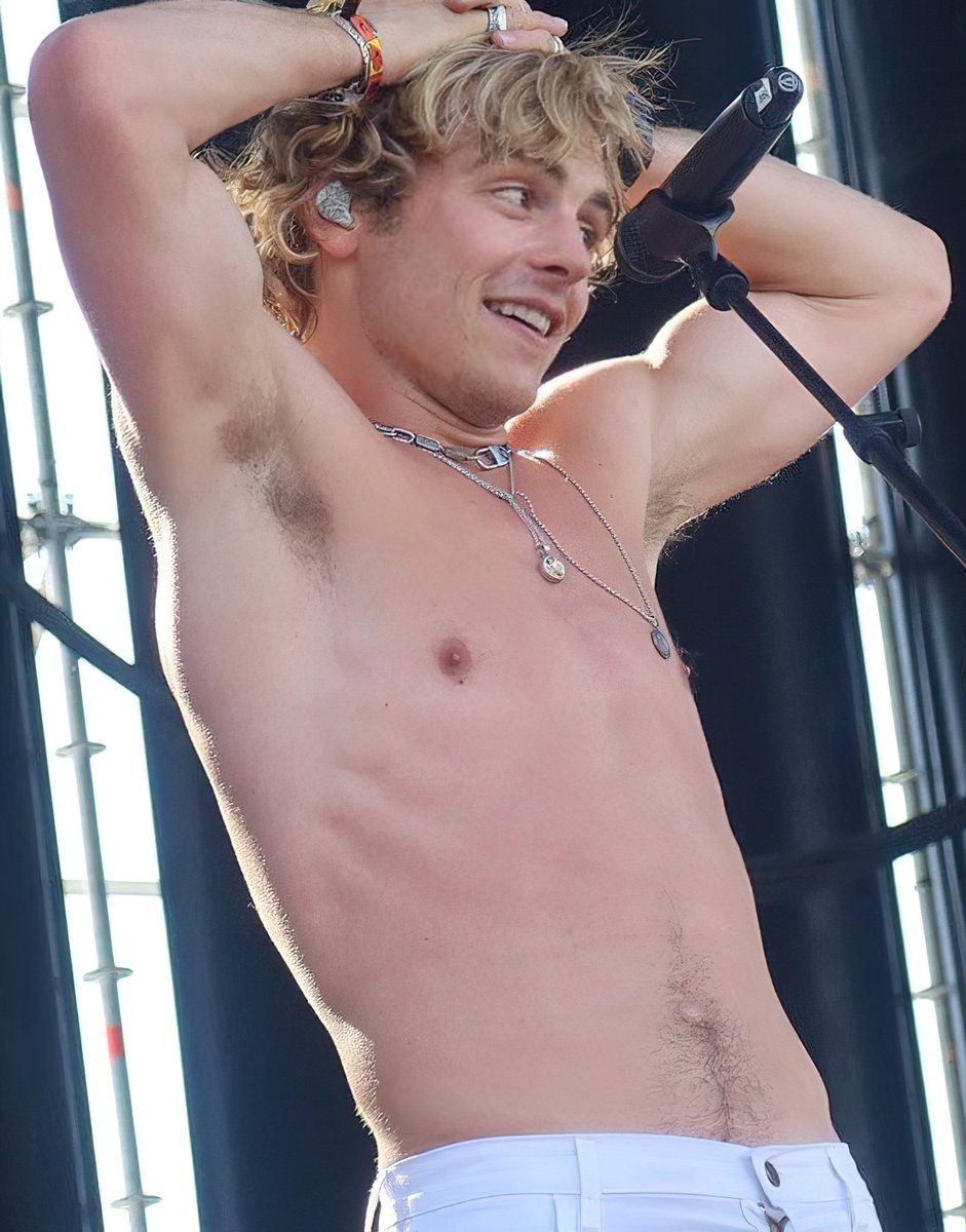 I am such a sl*t for #RossLynch's pits and trail 😈😋👅👅👅👅🥵🥵🥵🥵🥵🥵🔥🔥🔥🔥🔥#shirtlessstars