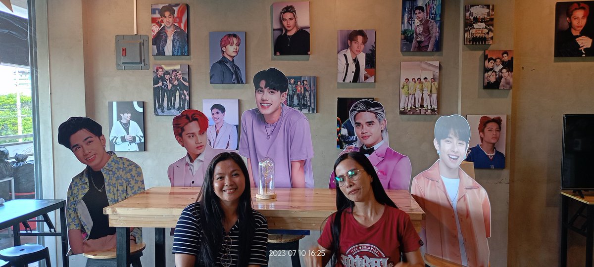JoyClavero3's tweet photo. SIT AND CHAT while enjoying the food and drinks here in Laluna Cafe Break !!! Thank you for this treat!! ❤️💙We are sure to be back soon with other ATIN.
#cavitekaps SB19 #lalunacafebreak #joyclavero3 https://t.co/bplukn9fc3