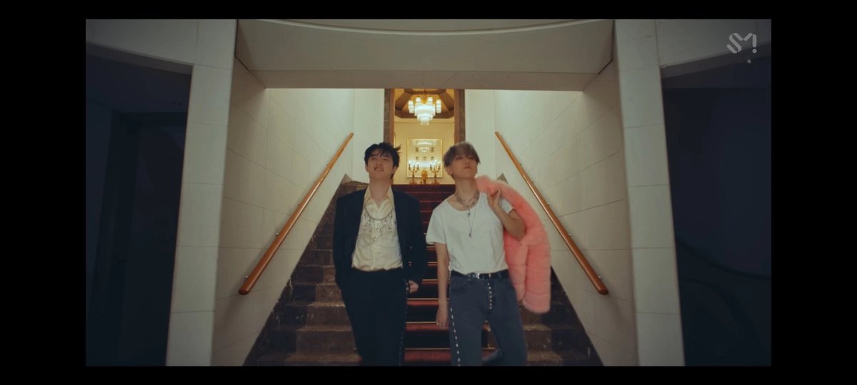 ssemess's tweet photo. Это слишком шикарно
@weareoneEXO @B_hundred_Hyun 

#EXO_CreamSodaMV #EXO_EXIST https://t.co/r2oVKEOlF7