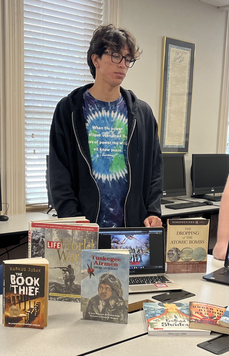 TamraDollar's tweet image. Austin College 🦘preservice Ts create thematic #textsets to represent diverse perspectives across disciplines. #Edu531 #DisciplinaryLiteracy #Multiliteracies #Diversity