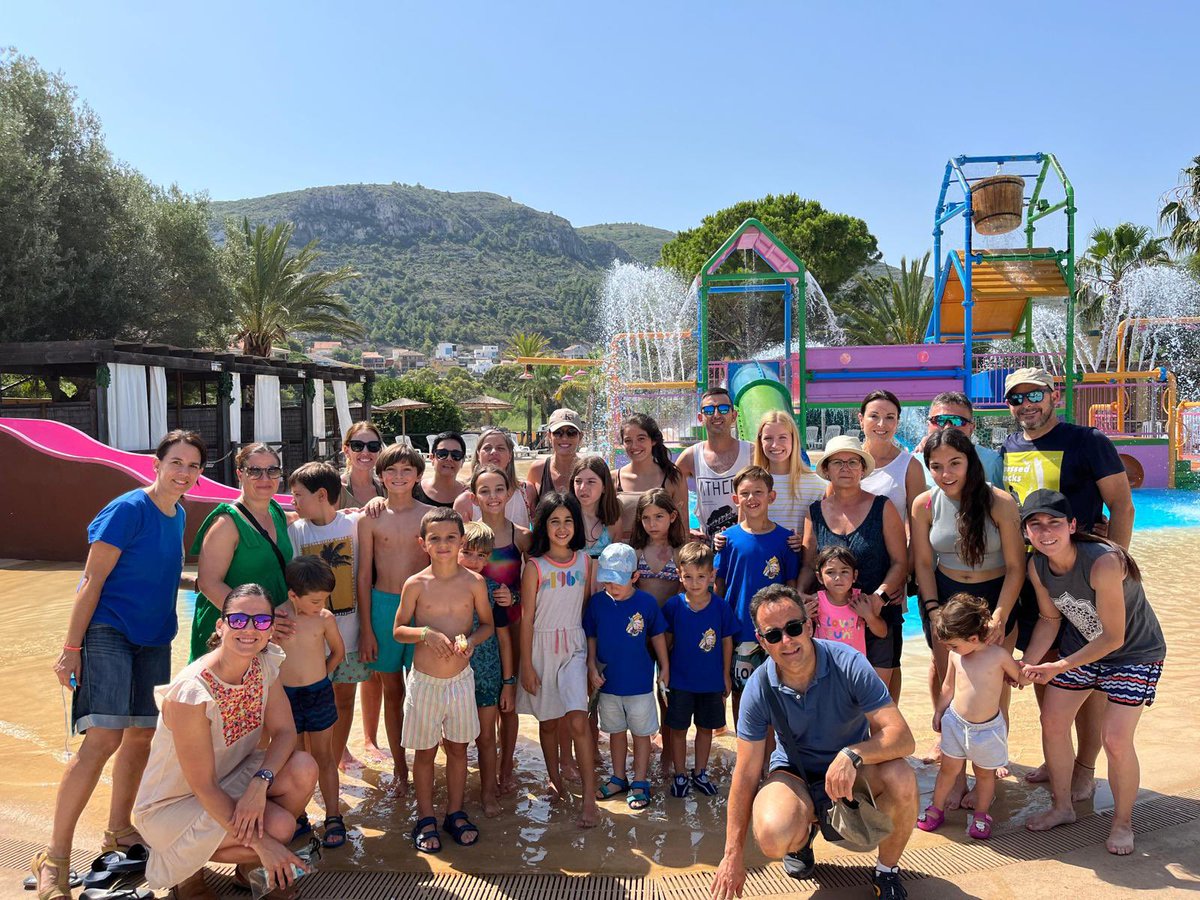 f_elsjovenils's tweet photo. ¡La mejor forma de combatir el calor es poniéndose a remojo! 💦☀️
Así que ayer pasamos un día chulísimo en @AquoCullera metidos en la piscina. 🎢
#ElsJovenils #pequeJovenils #fentfalla https://t.co/qFlnGSnKsc
