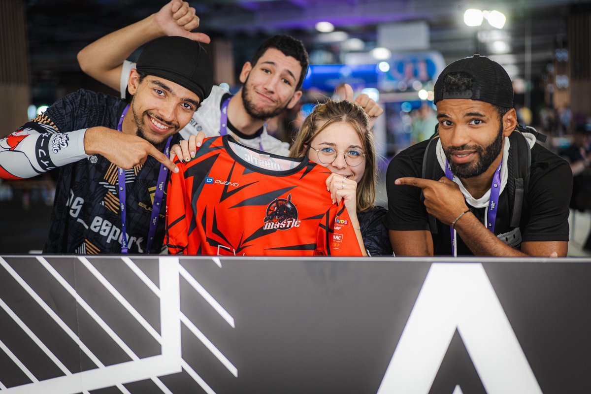 SebilletThomas's tweet photo. Clap de fin pour la #TwitchCon ! C’était fou 🤩

Merci à @evagg_fr pour la confiance, hâte de vous envoyer mes photos 📸

Merci également à l’ensemble de la team EVA, aux joueurs et aux spectateurs 🔥

À très vite sur la scène EVA 👋🏽

#photographer #esport #vr #paris https://t.co/siaiN8VRJC