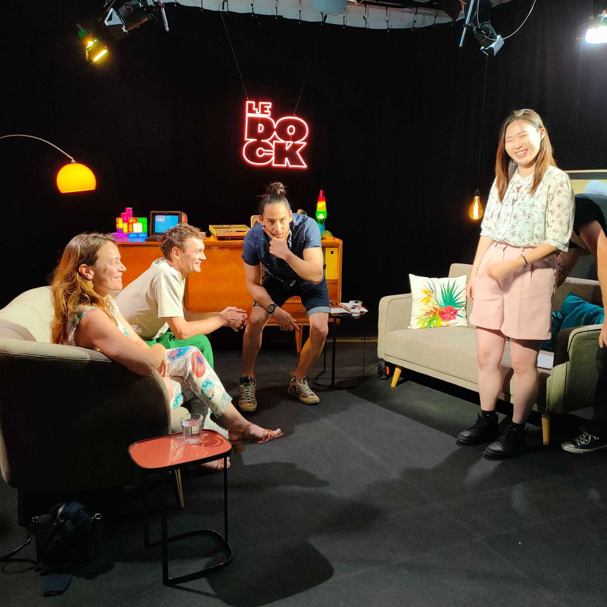 ARTEfr's tweet photo. Prêts pour un stream à vous faire perdre la tech ? 📱

#LeDock avec @LamHua sur « Dopamine, « comment les applis piègent notre cerveau » commence tout de suite !

Présence de :

Sandrine Duverne
Consultante scientifique en neurosciences cognitives

Byeong Ya NOH
Lead Ergonome UX Design

Twitch/artefr