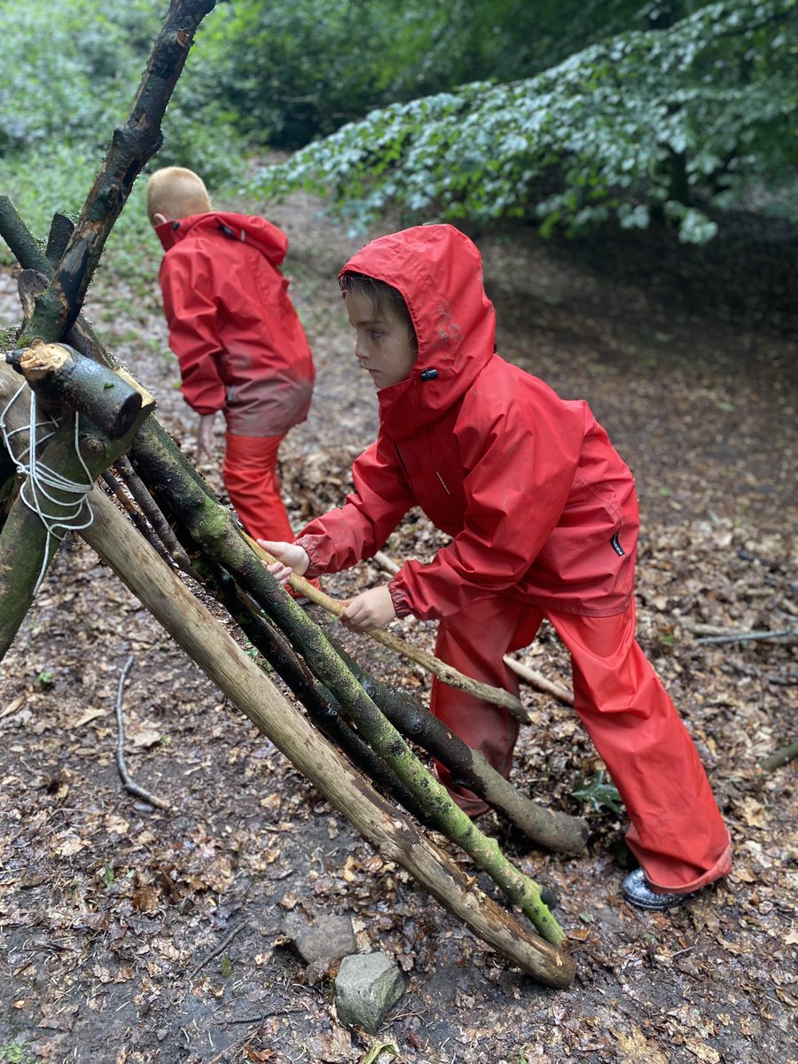 Castleway3's tweet photo. Den building in action! π³ π #WeAreDenBuilding #WeAreCollaborating #Year2Residential #Burwardsley @WeAreCastleway @conwaycentre π https://t.co/FaswWuIpvc