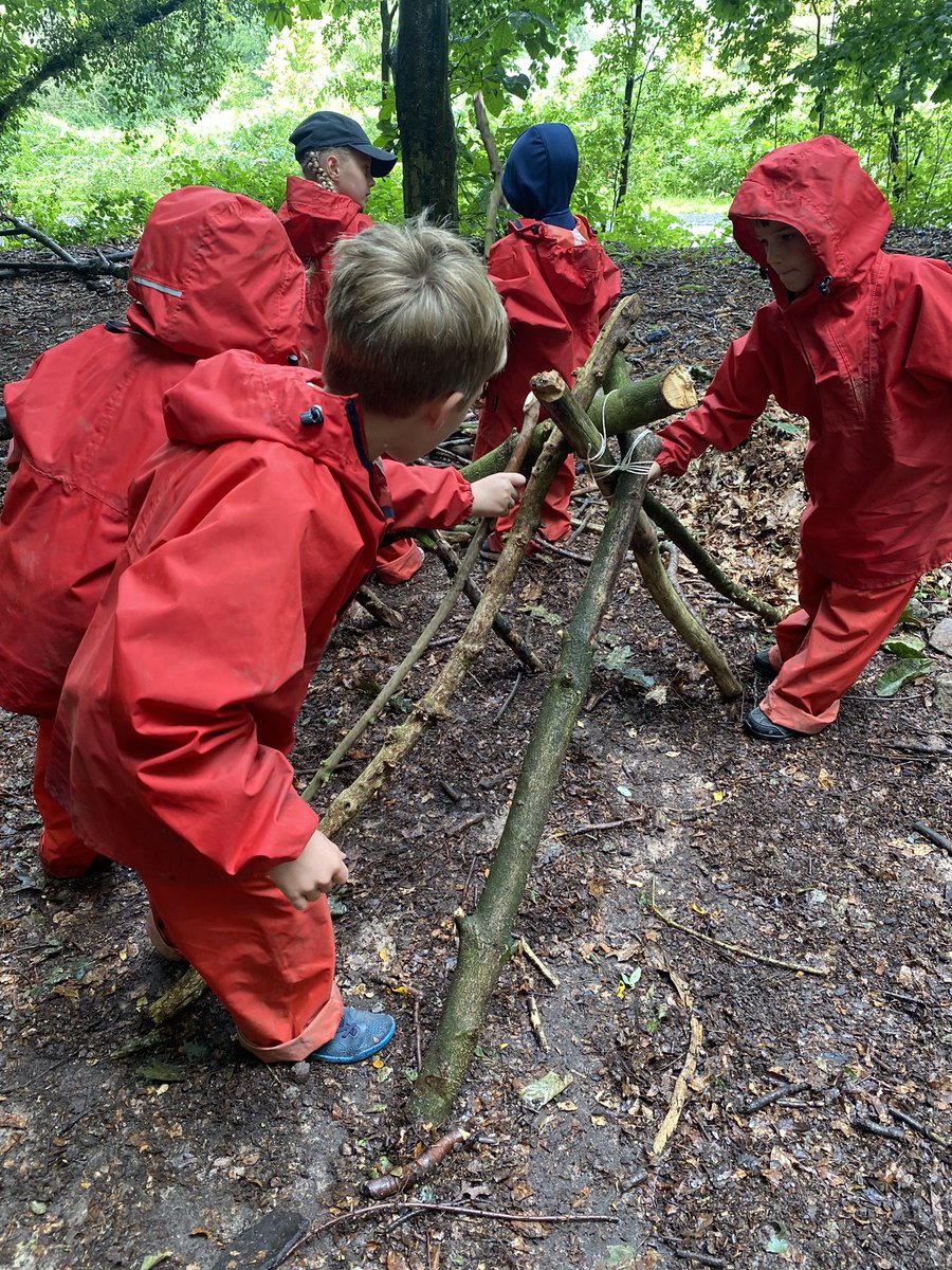 Castleway3's tweet photo. Den building in action! π³ π #WeAreDenBuilding #WeAreCollaborating #Year2Residential #Burwardsley @WeAreCastleway @conwaycentre π https://t.co/FaswWuIpvc