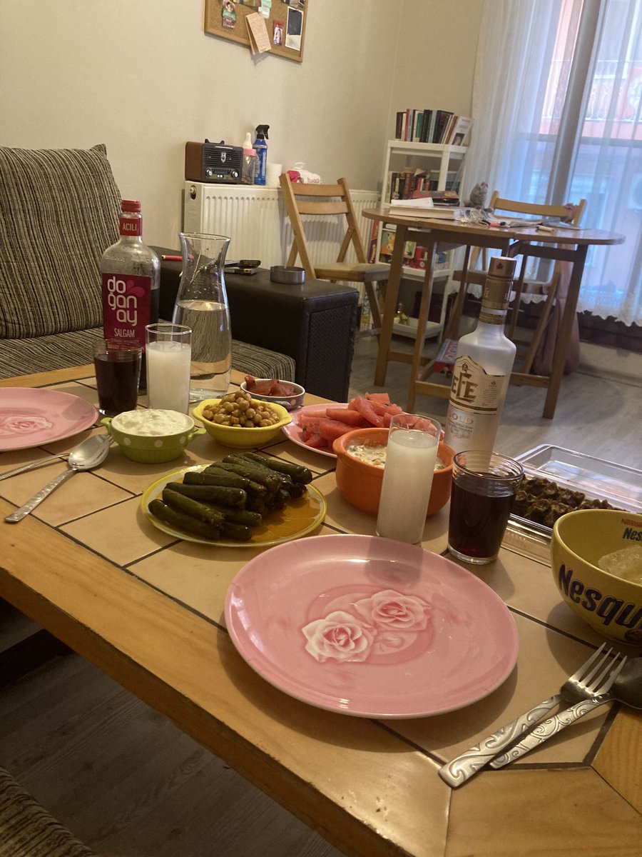 İşten eve geldim manitanın kurduğu sofraya bak. EVET DİYORUM EVET HE SAID YES